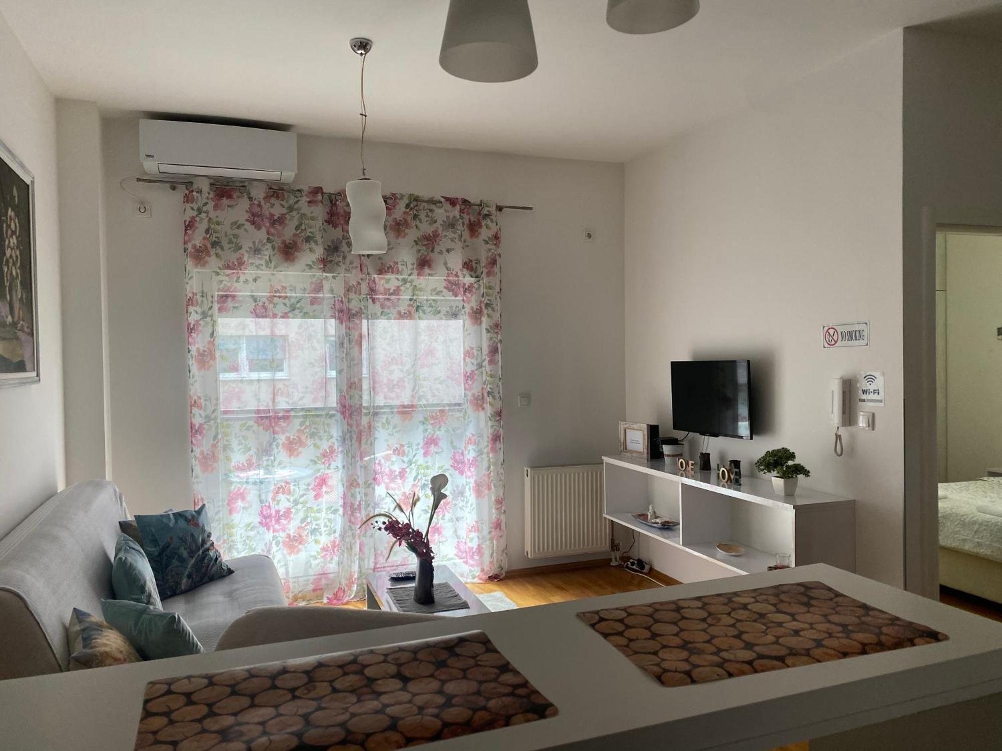 Alexandra Apartma